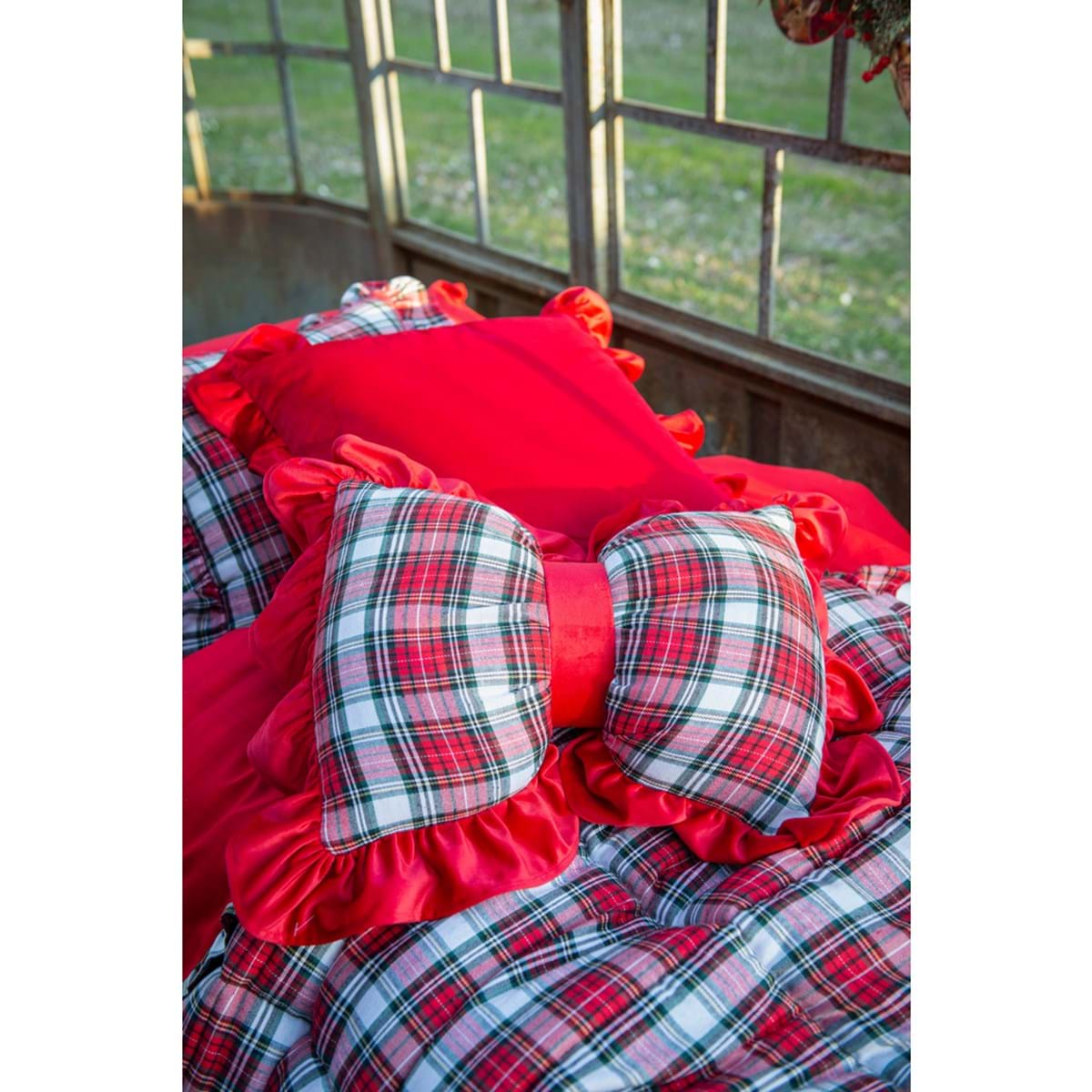 Coussin Noeud Tartan Avec Volant Rouge Effet Velours 46×35 CM – Image 3