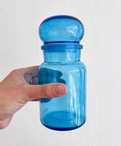 Alternative view of Bocal hermétique en verre bleu 17×8 cm