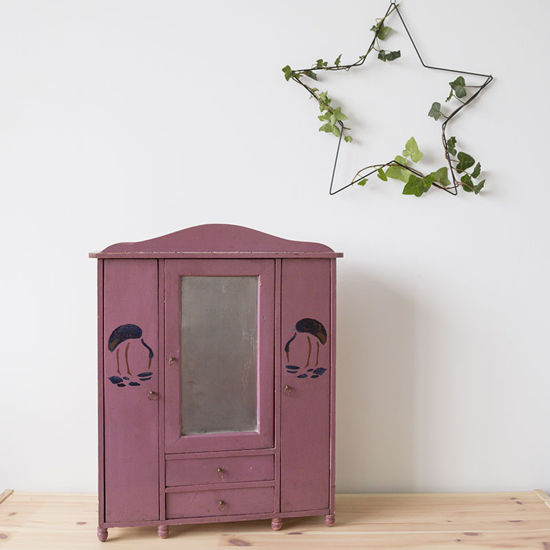 Armoire poupée couleur prune vintage