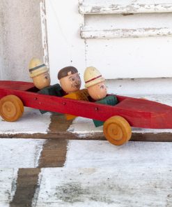 Voiture de course en bois ancienne